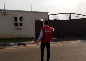 Court orders forfeiture of Saraki’s houses to FG