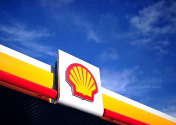 Shell income drops by $7.5 billion