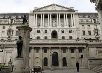 Virus crisis forces UK banks to axe billions in payouts