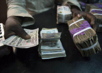 Naira dips by N24 to N385/$