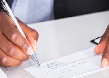 Banks to phase out old cheque books December 31