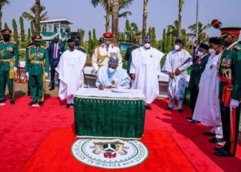 Buhari Orders Service Chiefs to Ensure Synergy in Fight against Insurgents