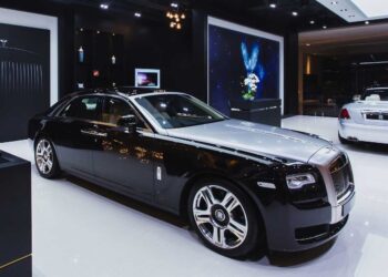 Rolls-Royce Crafts, Allocates 20 new Phantom Limousines