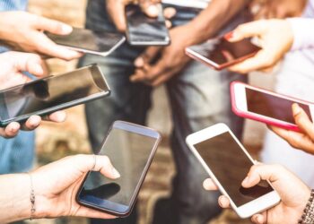 Nigerians to submit phone IDs in three months, says NCC