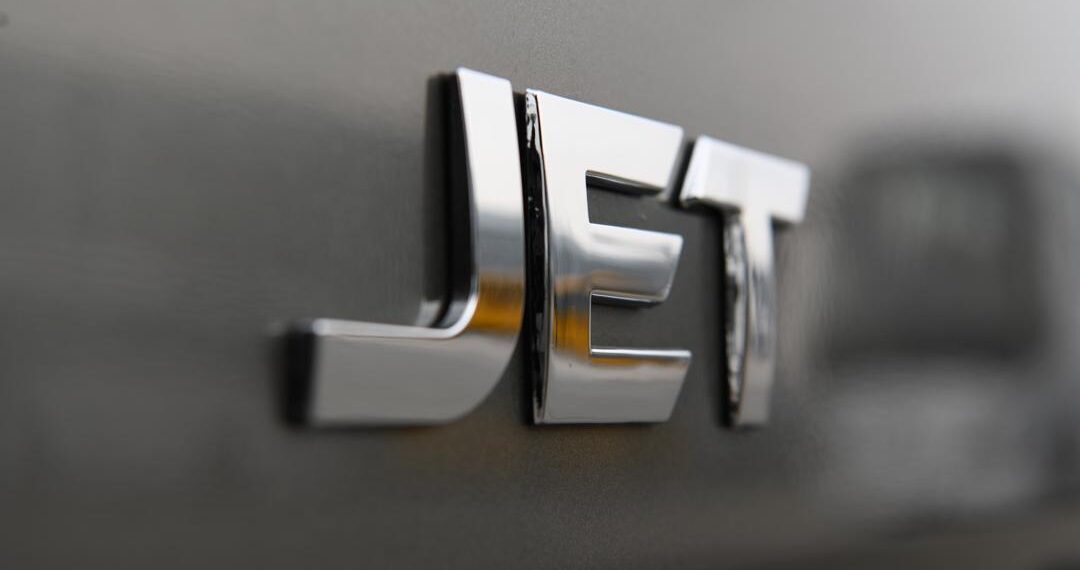 JET to Reduce Carbon Emission with Electric Vehicles