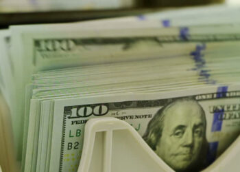 Banks induce customers on conversion of dollar deposits to naira