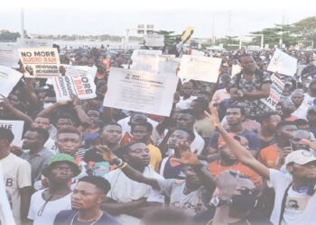 Banks, others shut as hunger protest holds